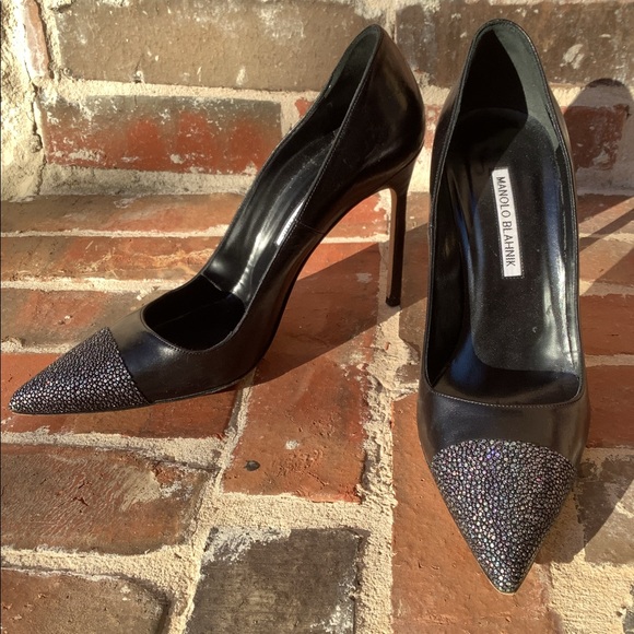 Escarpins Manolo Blahnik En Cuir Noir - Taille 36.5 (US 6), Talon Haut, Décor Torsadé